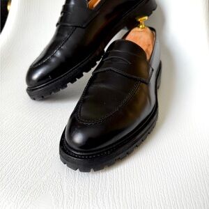 Exquisite Men's Crockett & Jones Black HENLEY  Loafers